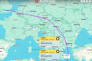 Αμερικανικά αεροσκάφη ηλεκτρονικού πολέμου στην ευκολία στο Μουζουρά Ακρωτηρίου