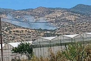Φωτιά στην Ιεράπετρα: Ήχησε το 112 για απομάκρυνση από την περιοχή Μπραμιανά, ενισχύθηκαν οι δυνάμεις