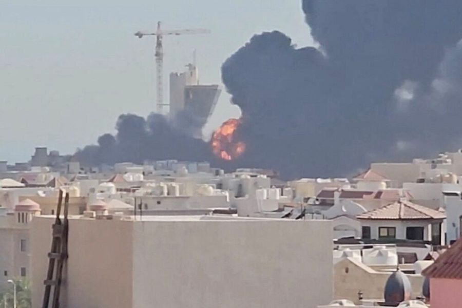 Το Ιράν «παγώνει» τη συμφωνία με τις ΗΠΑ και εξαπολύει νέες επιθέσεις σε Κουβέιτ, Μπαχρέιν και Ιορδανία