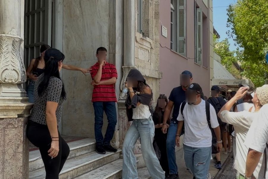 Απολογείται η 22χρονη Ισπανίδα για τα 19 κιλά χασίς που εντοπίστηκαν στη βαλίτσα της (photos&vid)