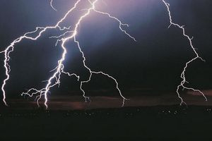 Μετά τον καύσωνα… καταιγίδες: Έκτακτο δελτίο καιρού σε ισχύ – Σε ποιες περιοχές θα πέσουν μέχρι και χιόνια