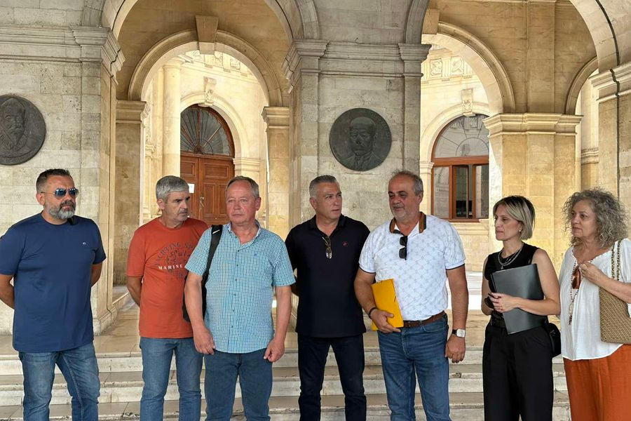 Δομή μεταναστών στους Αθανάτους: Αγανακτισμένοι οι κάτοικοι – “Δεν καταλαβαίνουμε την εμμονή του Υπουργού, θέλουμε μαζί μας τους τοπικούς φορείς” (vid)
