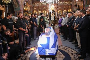 Πενθεί σήμερα η Κρήτη – Το τελευταίο αντίο στον 58χρονο πυροσβέστη Εμμανουήλ Στρατιδάκη στο Ρέθυμνο