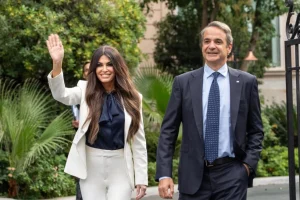 Δείπνο Μητσοτάκη προς τιμήν της Κίμπερλι Γκιλφόιλ στο Μέγαρο Μαξίμου