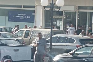 Παράταση μίας εβδομάδας, ουρές από τα ξημερώματα και πολίτες σε απόγνωση στο Κτηματολόγιο (φωτο)