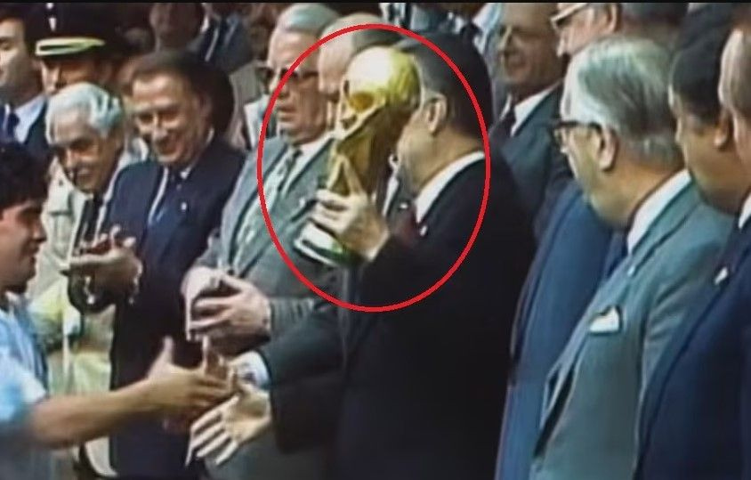 Μουντιάλ: Το κλεμμένο Παγκόσμιο Κύπελλο που δεν βρέθηκε ποτέ και η ιστορία του νέου τροπαίου από χρυσό