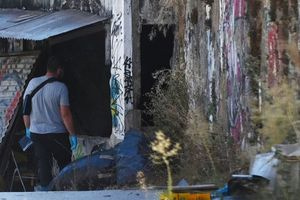 Κυψέλη: Ακαθόριστα τα αίτια θανάτου της γυναίκας που βρέθηκε νεκρή σε βαλίτσα – Τι έδειξε η νεκροψία-νεκροτομή