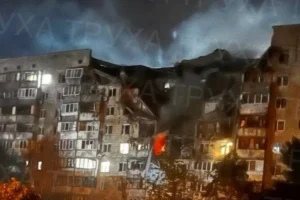 Νύχτα τρόμου στο Κίεβο με μπαράζ ρωσικών πυραύλων: Ισχυρές εκρήξεις, πυρκαγιές και τουλάχιστον 8 νεκροί