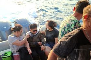 Δείτε βίντεο: Η δραματική διάσωση πολιτών στον Άγιο Παύλο από το Λιμενικό στην πυρκαγιά που μαίνεται στο Ρέθυμνο