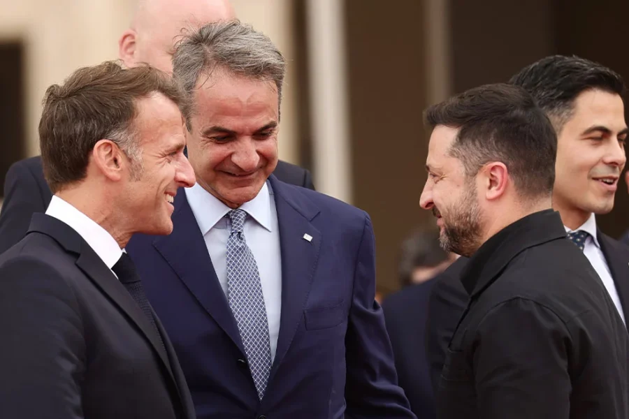 Στο Παρίσι ο Μητσοτάκης, για τη συνάντηση των 37 κρατών για την Ουκρανία – Παρών ο Ζελένσκι