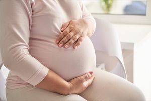 Άγριος ξυλοδαρμός εγκύου στην Καλλιθέα από τον πρώην σύντροφό της, νεκρό το νεογνό