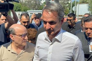 Στο Ιπποκράτειο Θεσσαλονίκης ο Κυριάκος Μητσοτάκης, επισκέπτεται τους τραυματίες της βομβιστικής επίθεσης