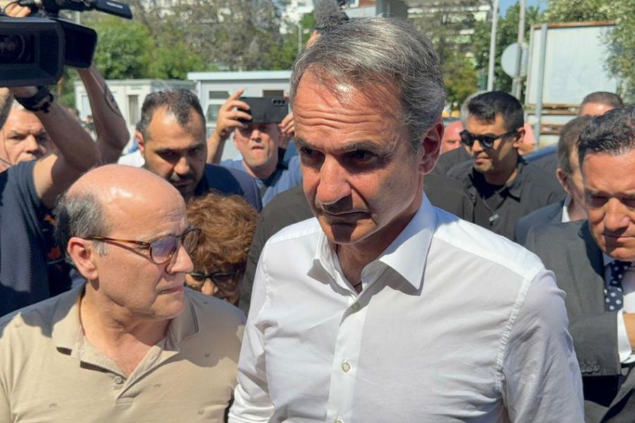 Στο Ιπποκράτειο Θεσσαλονίκης ο Κυριάκος Μητσοτάκης, επισκέπτεται τους τραυματίες της βομβιστικής επίθεσης