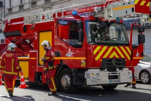 Γαλλία: Δύο πυροσβέστες σκοτώθηκαν κατά την κατάσβεση πυρκαγιάς σε ένα κτίριο κοντά στο Μπορντό