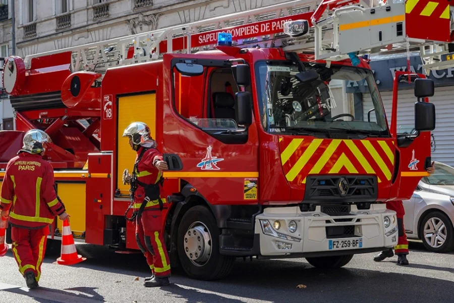 Γαλλία: Δύο πυροσβέστες σκοτώθηκαν κατά την κατάσβεση πυρκαγιάς σε ένα κτίριο κοντά στο Μπορντό