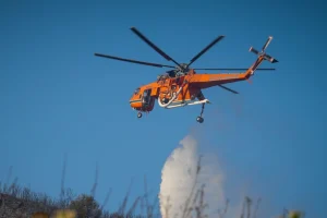 Φωτιά τώρα στο Ωραιόκαστρο Θεσσαλονίκης, επιχειρούν πέντε εναέρια