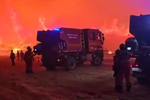 Πύρινος κλοιός στην Ισπανία: Εκκενώθηκε δήμος 3.500 κατοίκων 60 χιλιόμετρα από τη Μαδρίτη