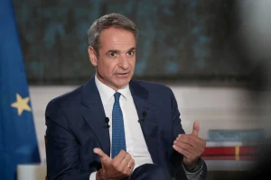 Μητσοτάκης: «Δεν θα γίνουν εκλογές το φθινόπωρο» – Τι είπε για ακρίβεια, στέγη και παροχές