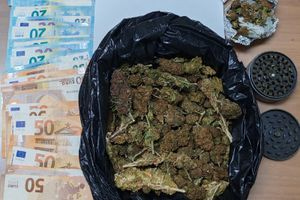 Τρεις συλλήψεις για ναρκωτικά στη Νεάπολη 