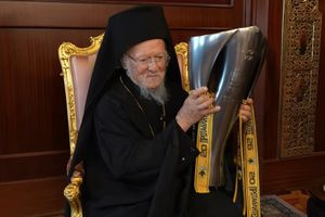 Στο Φανάρι το τρόπαιο του πρωταθλήματος της ΑΕΚ, η συνομιλία του Ηλιόπουλου με τον Οικουμενικό Πατριάρχη Βαρθολομαίο