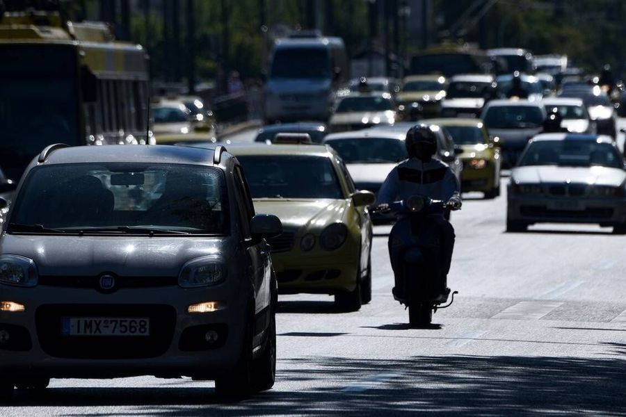 Τροχαίο στην Πανεπιστημίου: Συγκρούστηκε λεωφορείο με τρόλεϊ – Τέσσερις ελαφρά τραυματίες
