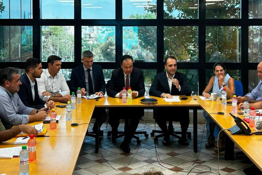 Κτηματολόγιο: Σε εξέλιξη η κρίσιμη συνάντηση Παπαστεργίου με τους φορείς της Κρήτης – Στο τραπέζι η παράταση ενός έτους