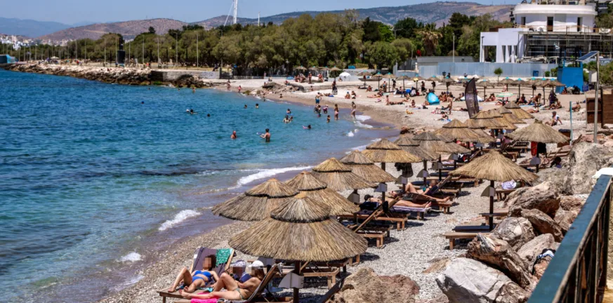 Καιρός: Άνοδος της θερμοκρασίας έως 35 βαθμούς από τη Δευτέρα – Επιμένουν οι ισχυροί άνεμοι στο Αιγαίο