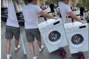 Ποιος χρειάζεται μεταφορική όταν έχει πατίνι;