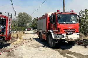 Φωτιά τώρα σε αυλή εργοστασίου ανακύκλωσης στη Χαλκιδική – Σηκώθηκε ένα ελικόπτερο