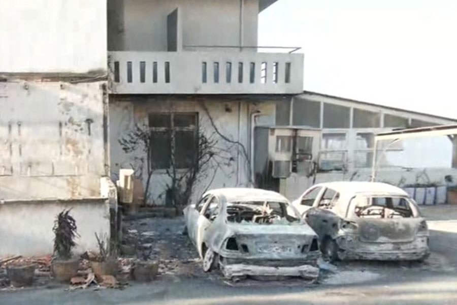 Πύρινη κόλαση στο Ρέθυμνο: Βιβλικές καταστροφές από τη φωτιά που ξεκίνησε από καλώδια της ΔΕΗ – Συνεχίζεται η μάχη με τις φλόγες, καταστράφηκαν σπίτια και επιχειρήσεις (vid)
