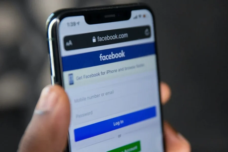 Facebook: Προβλήματα σύνδεσης στην πλατφόρμα – Το μήνυμα που εμφανίζεται στους χρήστες
