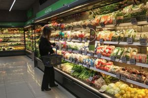 Έρχονται μειώσεις τιμών στα σούπερ μάρκετ: Από το κρέας μέχρι τα σχολικά είδη – Η λίστα με τα 12 προϊόντα που γίνονται φθηνότερα