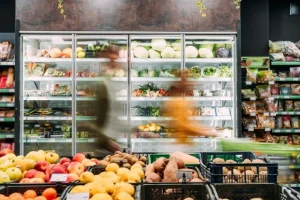 Αυτό είναι το σχέδιο για μειώσεις τιμών έως 20% σε βασικά προϊόντα – Πώς θα εφαρμοστεί