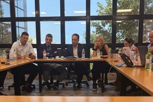 Συνάντηση εργασίας στο Κτηματολόγιο για τα ζητήματα των Χανίων
