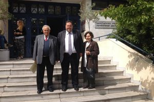 Η επιστολή στη Φρειδερίκη, το νηπιαγωγείο στα Δαμάνια και οι συγκινητικές ιστορίες για την Κρυσταλλία και τον Γιάννη Συγγελάκη – Ο γιος τους, Αριστομένης θυμάται με αφορμή τον θάνατο της μητέρα του