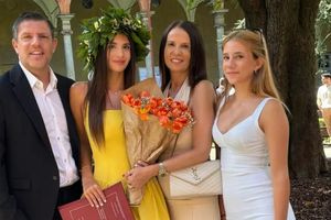 Τάκης Φύσσας: Περήφανος πατέρας στην αποφοίτηση της κόρης του, Ραφαέλας