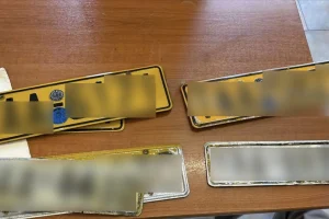 “Χρυσές” κούρσες στο Λαύριο: Χειροπέδες σε 4 οδηγούς ταξί για αισχροκέρδεια σε τουρίστες