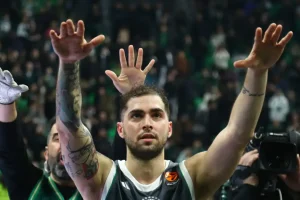 Βασίλης Τολιόπουλος: «Ήταν τιμή μου να είμαι μέλος του Παναθηναϊκού»
