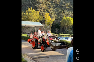 Με …τρακτέρ στην εκκλησία ο γαμπρός (vid)