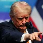 Ο Τραμπ απειλεί το Ομάν: Αν μπει στη μέση για το Ιράν, θα το βομβαρδίσουμε ανελέητα
