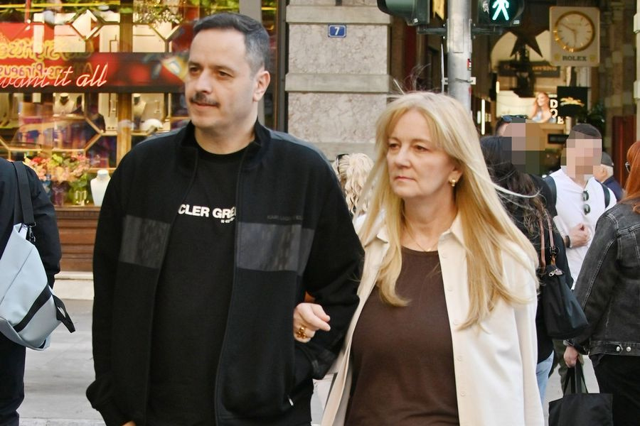 «Μπήκα μπροστά γιατί στενοχωρήθηκα»: Ο Αλέξανδρος Τσουβέλας σπάει τη σιωπή του για τα αρνητικά σχόλια στη σύντροφό του