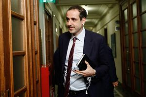 Ο Γρηγόρης τα είπε…όλα, αλλά στο Μαξίμου έπεσε…βαθιά σιωπή! Ο Άδωνις…συνομιλεί με τον Σαμαρά και ανάβει «φωτιές»  στον Κυριάκο! Τα… Ιουλιανά του ΣΥΡΙΖΑ, με τους Παππα-Δουρο-Πολλάκηδες να παίρνουν τα κλειδιά, για την…διαχείριση του 0,5%!