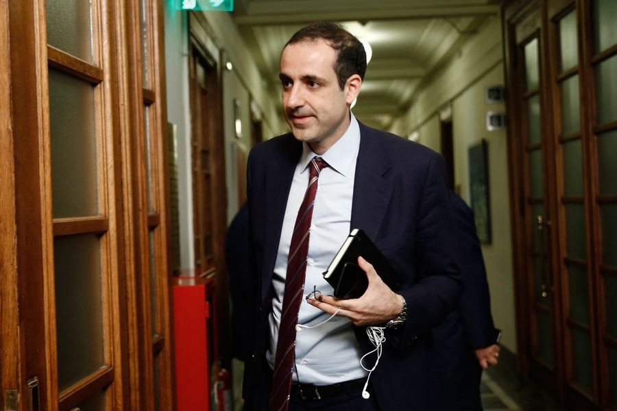 Ο Γρηγόρης τα είπε…όλα, αλλά στο Μαξίμου έπεσε…βαθιά σιωπή! Ο Άδωνις…συνομιλεί με τον Σαμαρά και ανάβει «φωτιές»  στον Κυριάκο! Τα… Ιουλιανά του ΣΥΡΙΖΑ, με τους Παππα-Δουρο-Πολλάκηδες να παίρνουν τα κλειδιά, για την…διαχείριση του 0,5%!