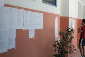 Πανελλαδικές: Οι τελικές εκτιμήσεις Στρατηγάκη για τις βάσεις – Αναλυτικά οι πίνακες με τις σχολές