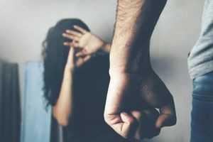 “Θόλωσα και την χτύπησα”… Απίστευτο περιστατικό στο κέντρο των Χανίων