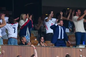 Viral η ατάραχη Βικτόρια Μπέκαμ στο Αγγλία – Νορβηγία στο Μουντιάλ