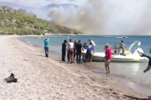Βοιωτία: Απομακρύνθηκαν διά θαλάσσης 120 άτομα από τον Άγιο Βασίλειο