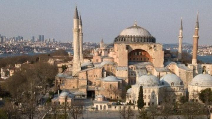 Γιατί συνελήφθησαν Ρώσοι τουρίστες μέσα στην Αγία Σοφία