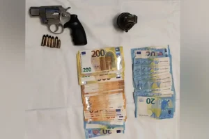 Δύο συλλήψεις για τη σχεδιαζόμενη επίθεση με χειροβομβίδα στο σπίτι του Ισίδωρου Ντογιάκου