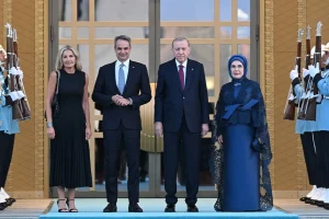 Σε εξέλιξη το δείπνο των ηγετών του NATO στην Άγκυρα – Υποδέχθηκε τον Μητσοτάκη στο Λευκό Παλάτι ο Ερντογάν